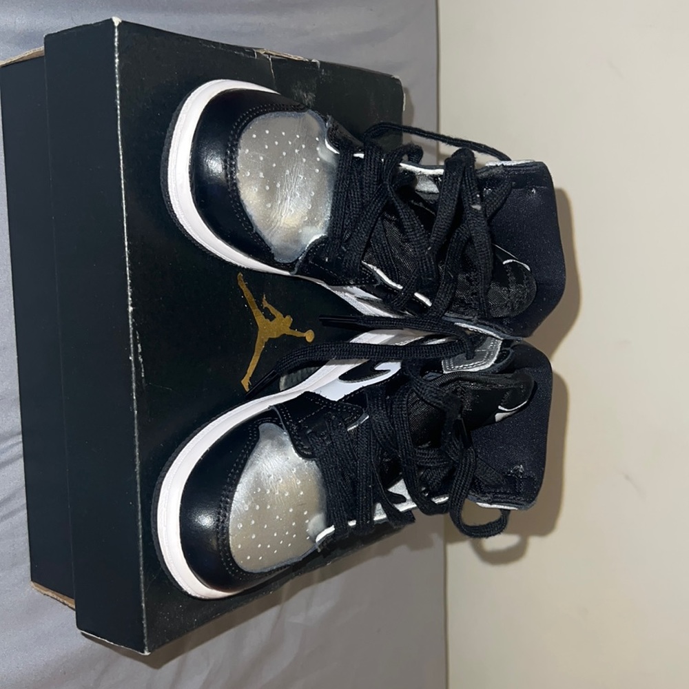 Silver toe Jordan 1s